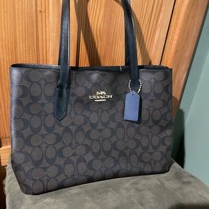 New Coach Signature Avenue Carrycall